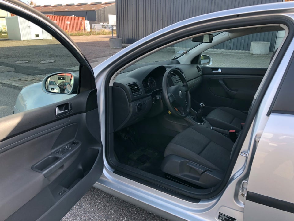 VW Golf V 1,6 FSi Comfortline 5d