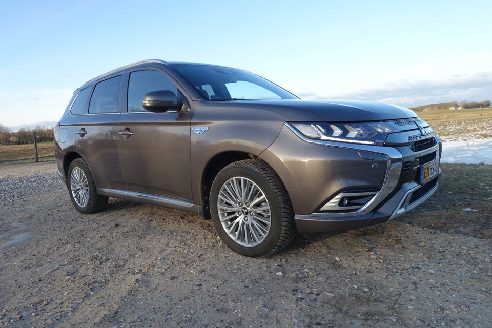 Mitsubishi Outlander 2,4 PHEV Instyle CVT 4WD Van 5d