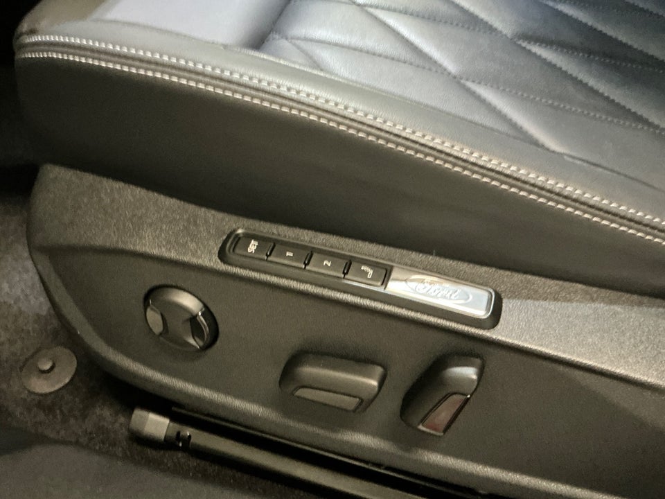 Ford Explorer 82 Premium Extended Range 5d