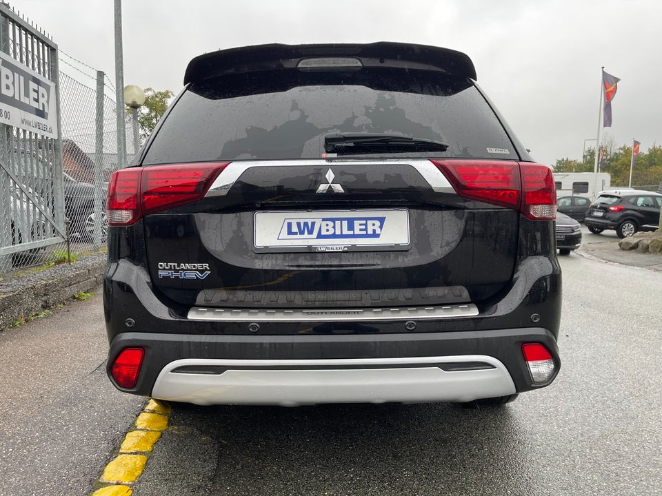 Mitsubishi Outlander 2,4 PHEV Instyle CVT 4WD 5d