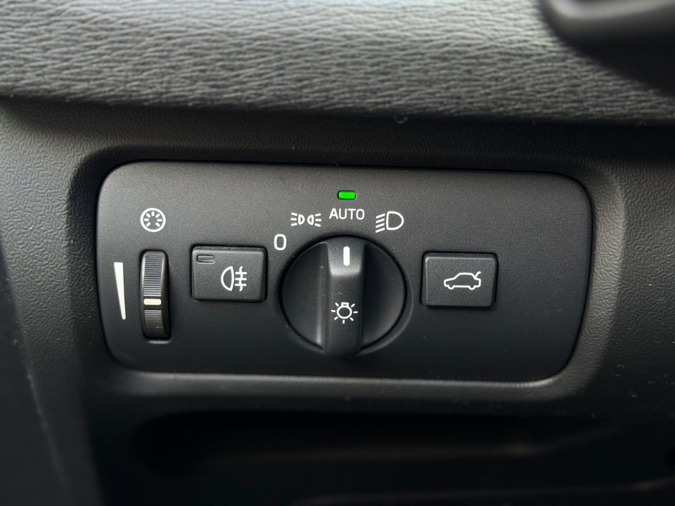 Volvo V40 1,6 D2 115 Momentum 5d