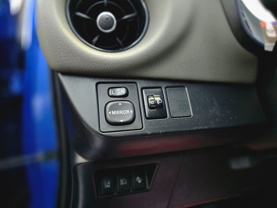 Toyota Yaris 1,0 VVT-i T2 5d
