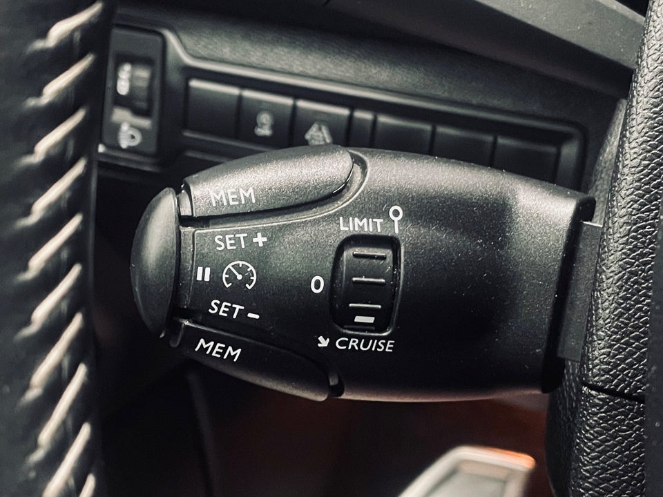 Peugeot 308 1,2 PureTech 130 Allure Sky 5d