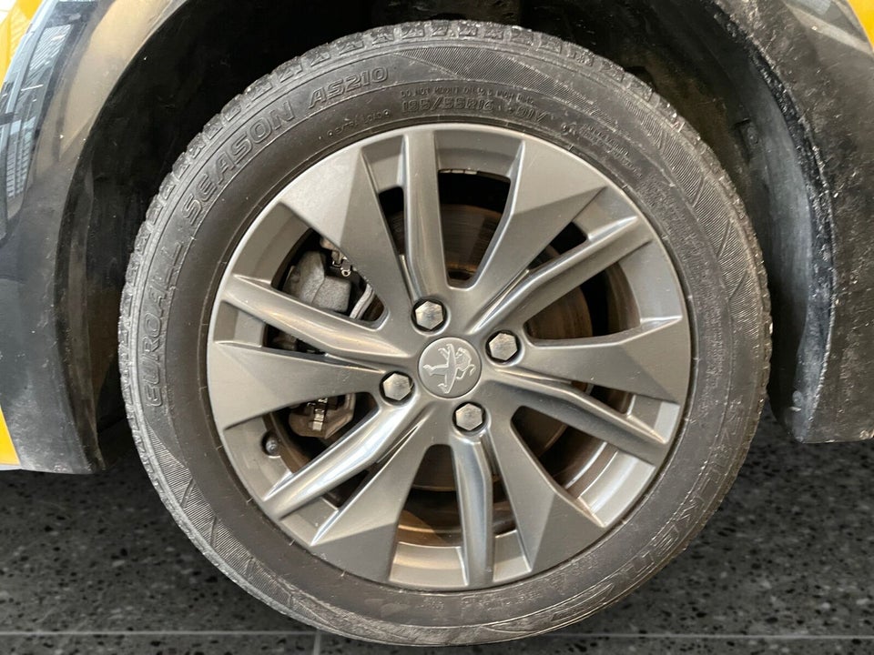 Peugeot e-208 50 Allure 5d