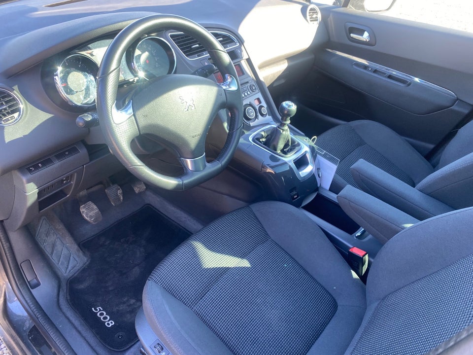 Peugeot 5008 1,6 BlueHDi 120 Style 7prs 5d