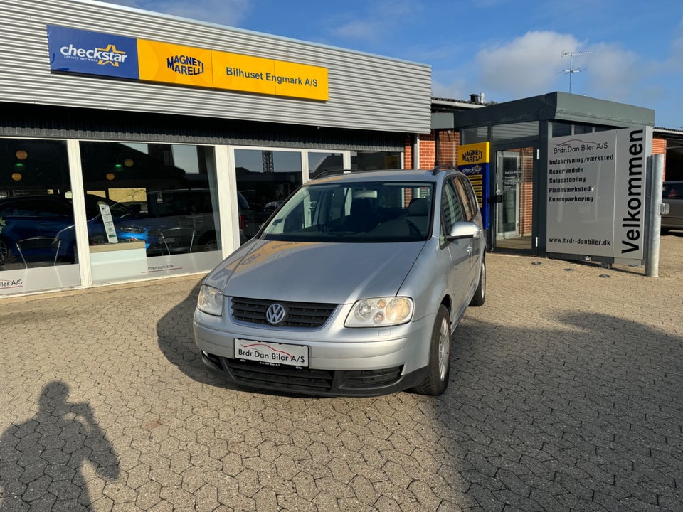 VW Touran 2,0 FSi Trendline DSG Van 5d