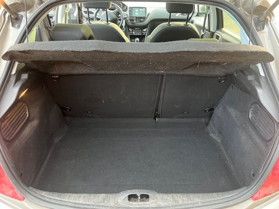 Peugeot 208 1,2 VTi Allure Sky 5d