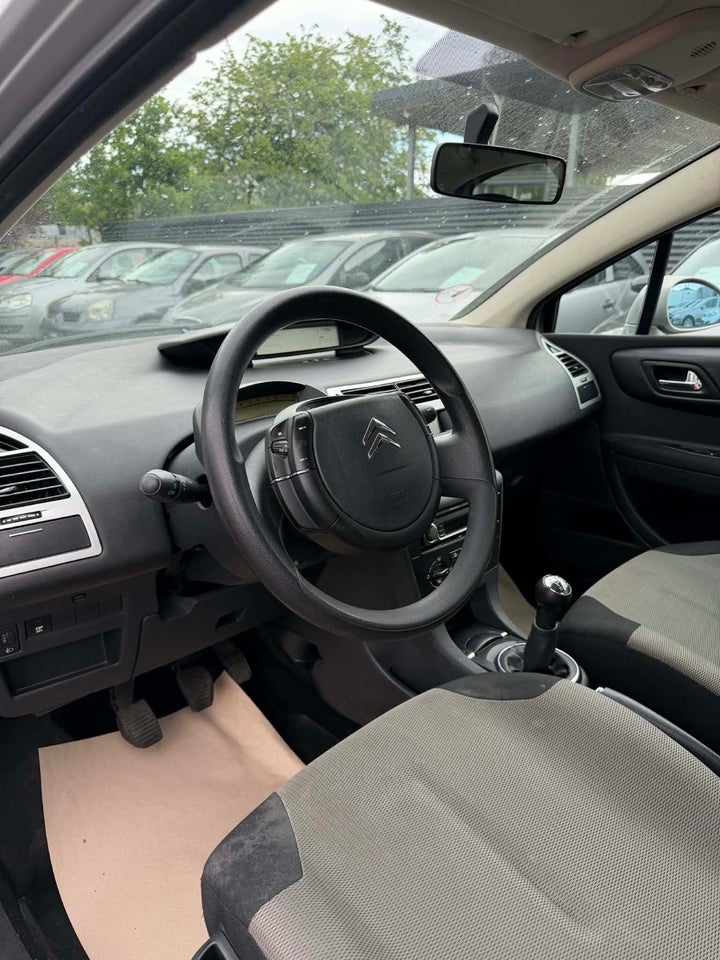 Citroën C4 1,4 16V Advance 5d