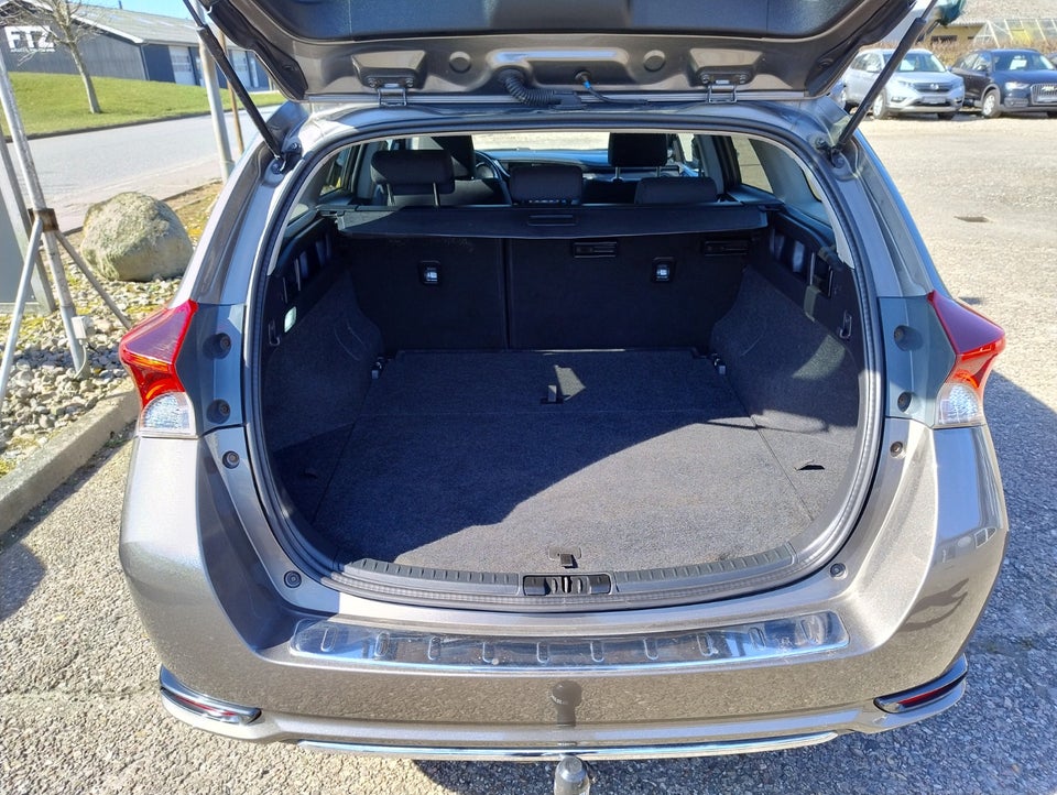Toyota Auris 1,6 D-4D T2 Comfort Touring Sports 5d