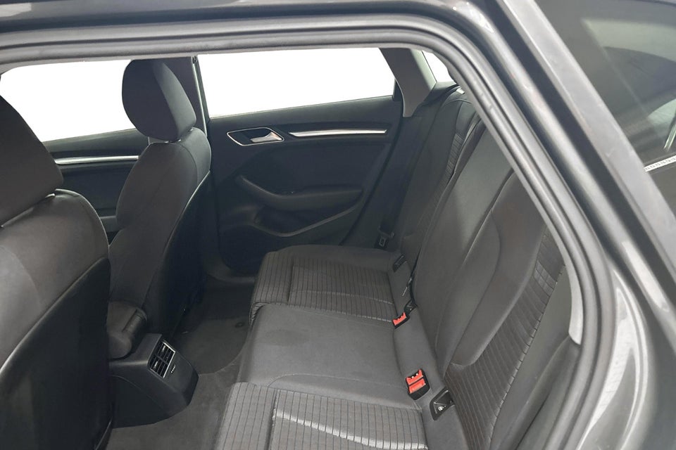 Audi A3 35 TFSi Sport Limited Sportback S-tr. 5d