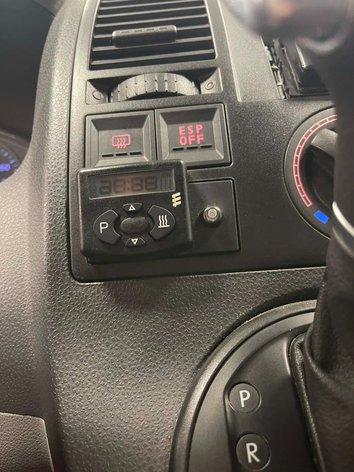 VW Caravelle 2,5 TDi 130 Comfortline aut. lang 4d