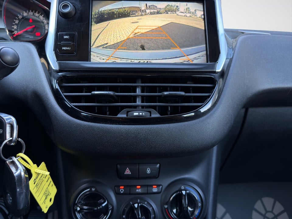 Peugeot 208 1,2 VTi Allure Sky 5d