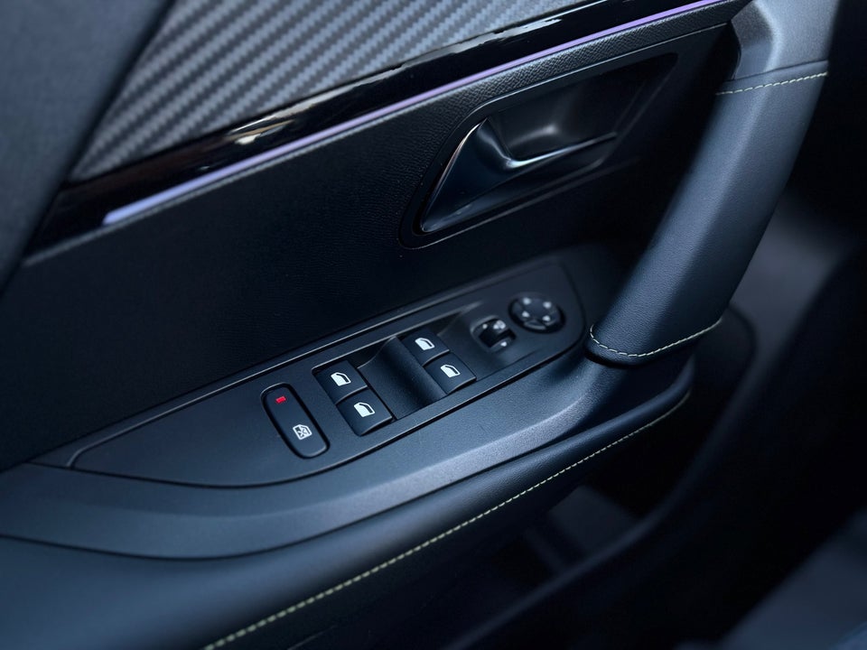 Peugeot e-2008 50 GT Pack 5d