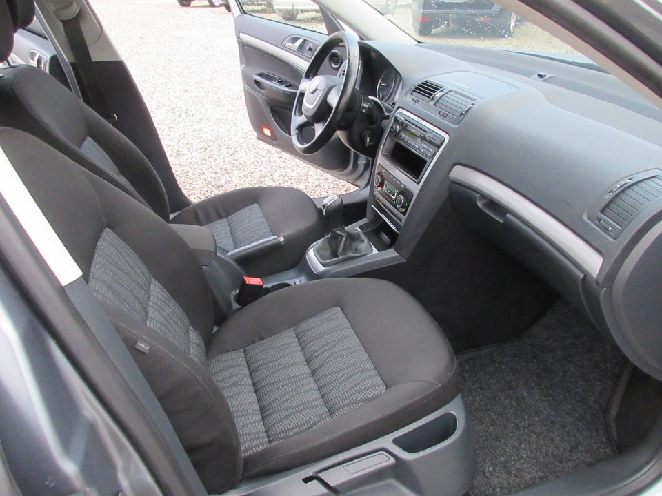 Skoda Octavia 1,6 TDi 105 Ambiente Combi 5d