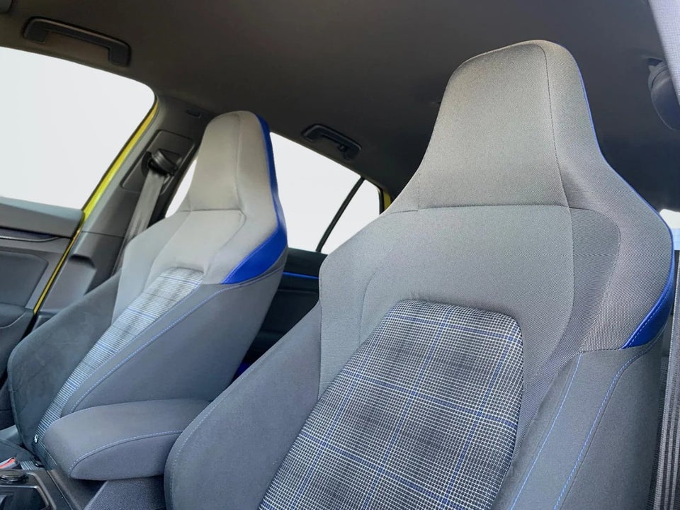 VW Golf VIII 1,4 GTE DSG 5d