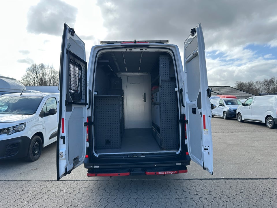 VW Crafter 35 2,0 TDi 140 Kassevogn L3H2 aut.