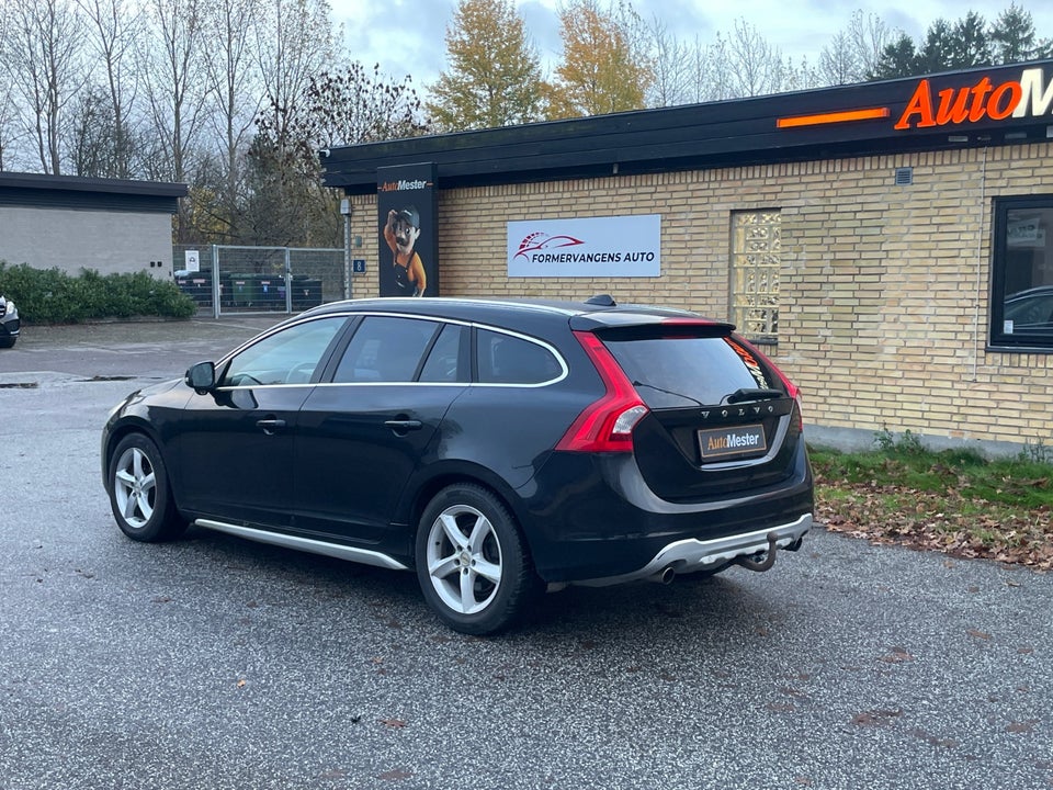 Volvo V60 3,0 T6 Summum aut. AWD 5d