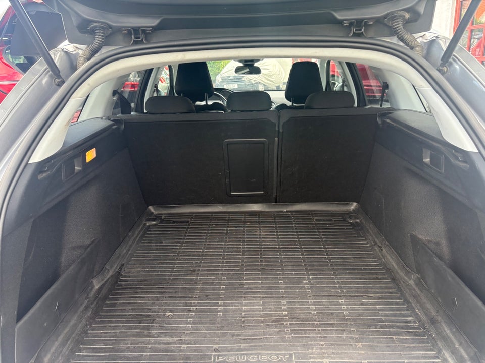 Peugeot 308 1,2 e-THP 130 Active SW 5d