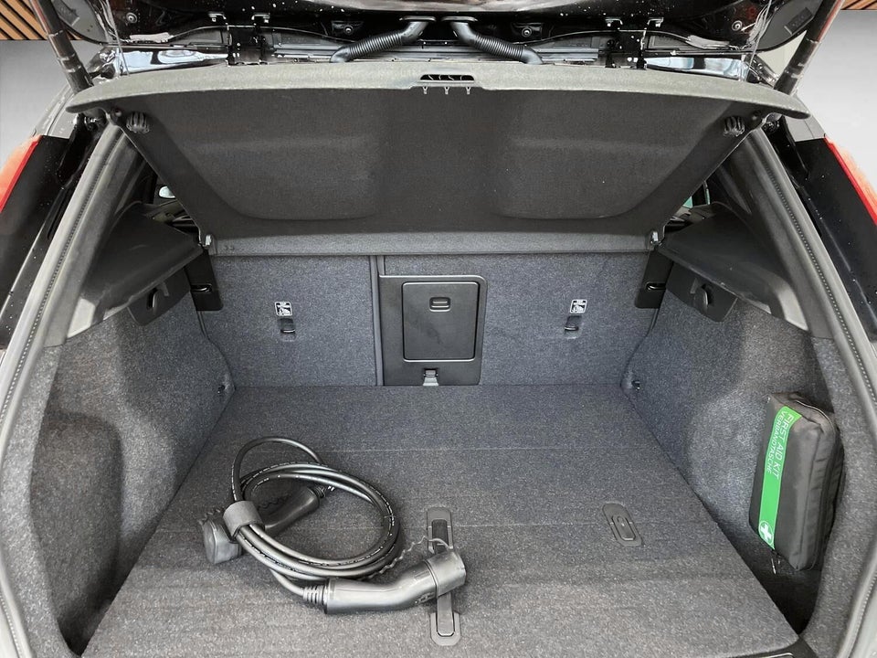 Volvo EX40 Extended Range Black Edition 5d