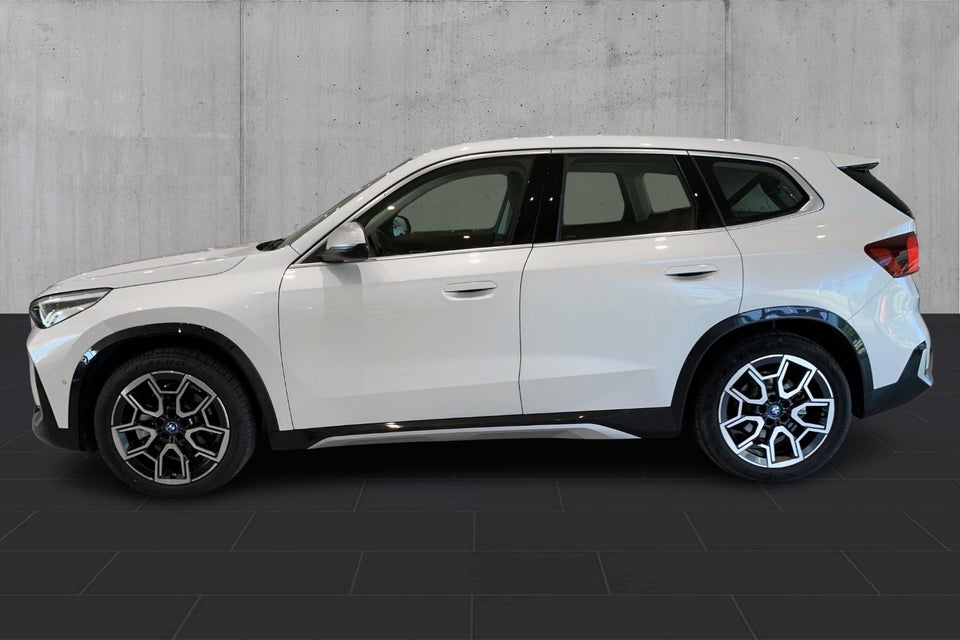BMW iX1 xDrive30 X-Line 5d