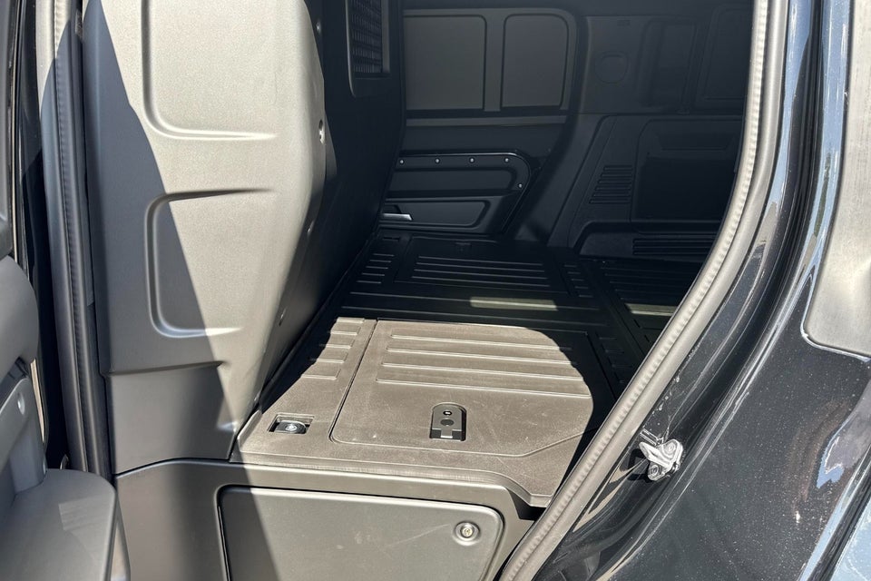 Land Rover Defender 110 3,0 D250 Hard Top X-Dynamic SE aut. Van 5d