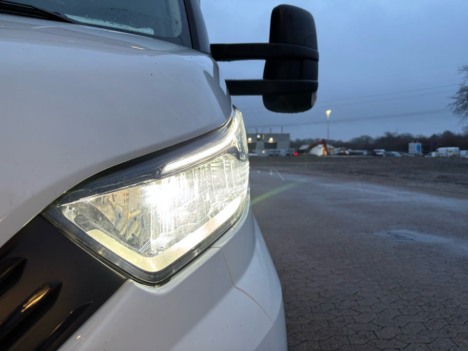 Iveco Daily 3,0 35S18 4100mm Box m/lift AG8