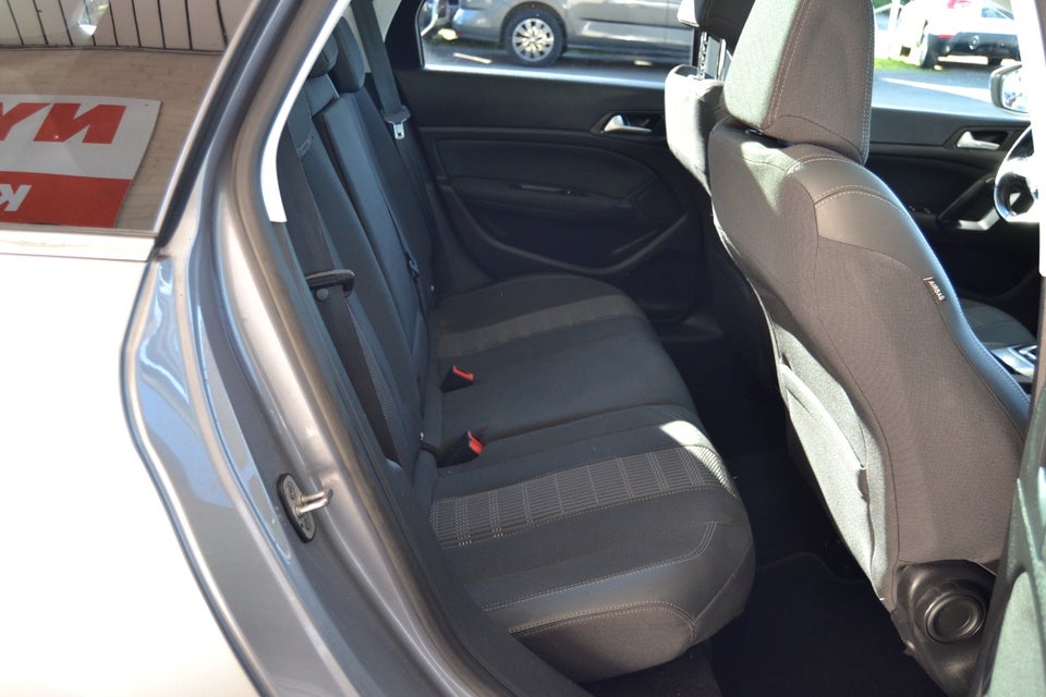 Peugeot 308 1,6 BlueHDi 120 Allure Sky SW 5d