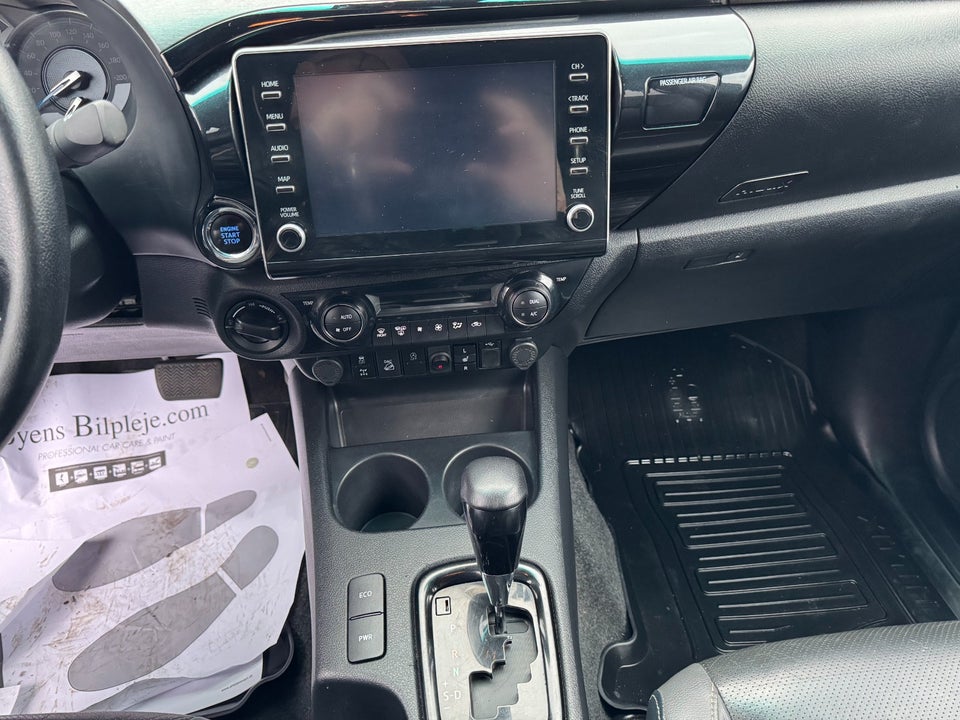 Toyota HiLux 2,8 D T4 Invincible Db.Kab aut. 4d