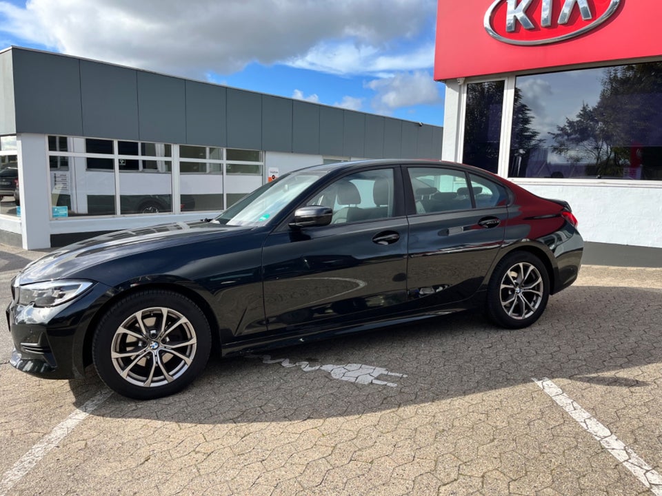 BMW 320d 2,0 Connected aut. 4d