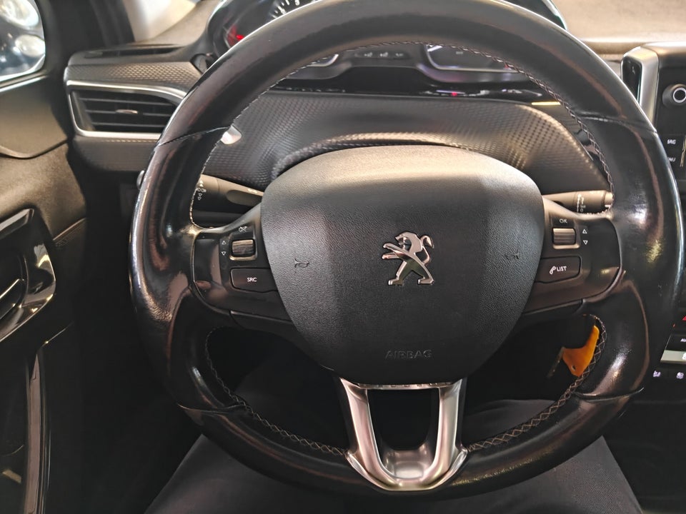Peugeot 208 1,2 PureTech 82 Allure Sky 5d
