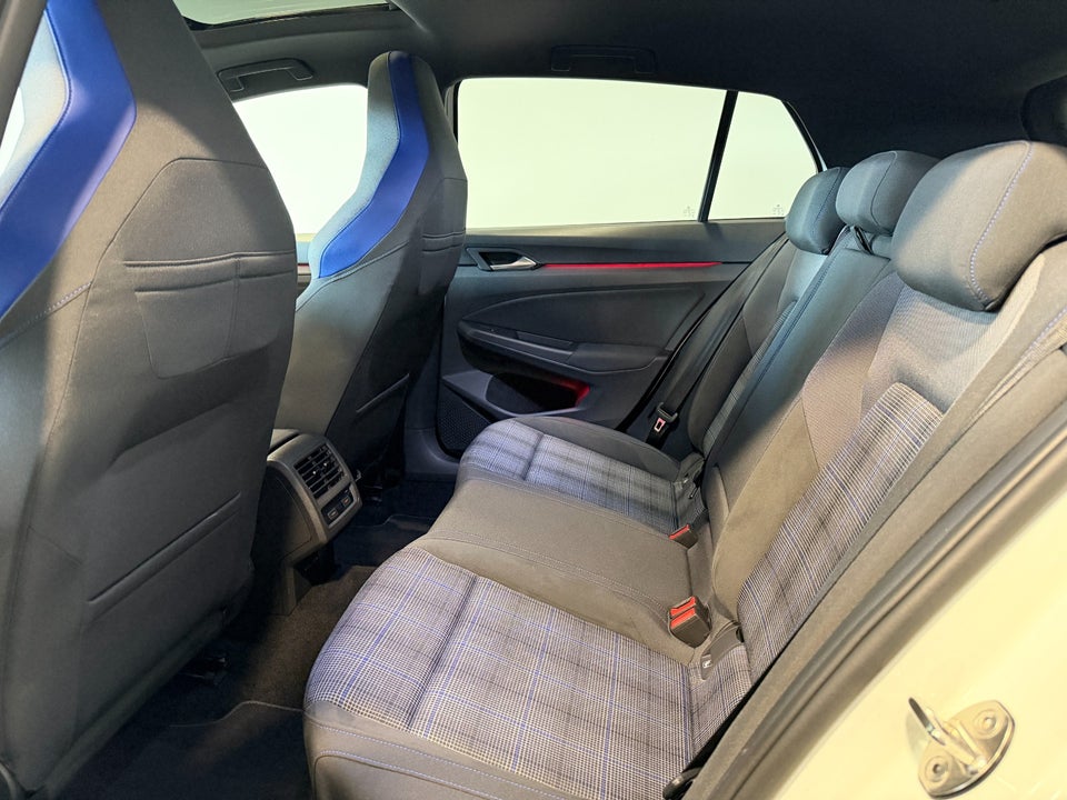 VW Golf VIII 1,4 GTE DSG 5d