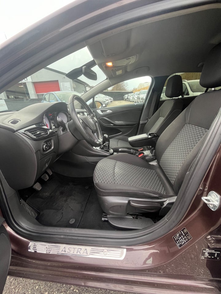 Opel Astra 1,6 CDTi 110 Enjoy 5d