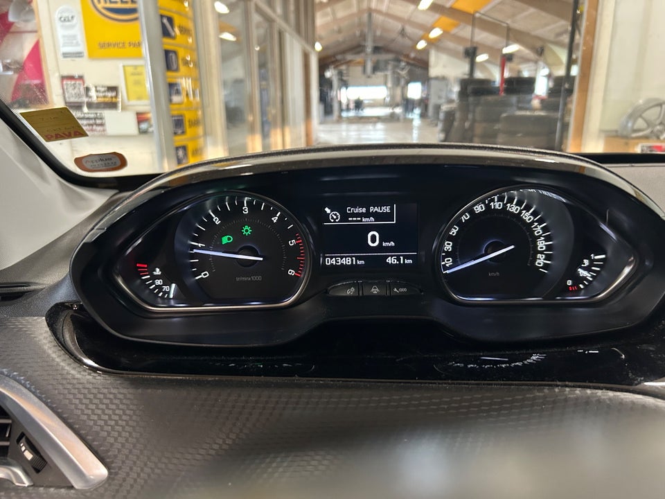 Peugeot 2008 1,6 BlueHDi 100 Allure 5d