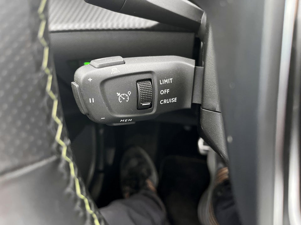 Peugeot e-2008 50 GT Sky 5d