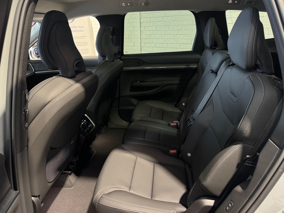 Volvo EX90 Plus 7prs 5d