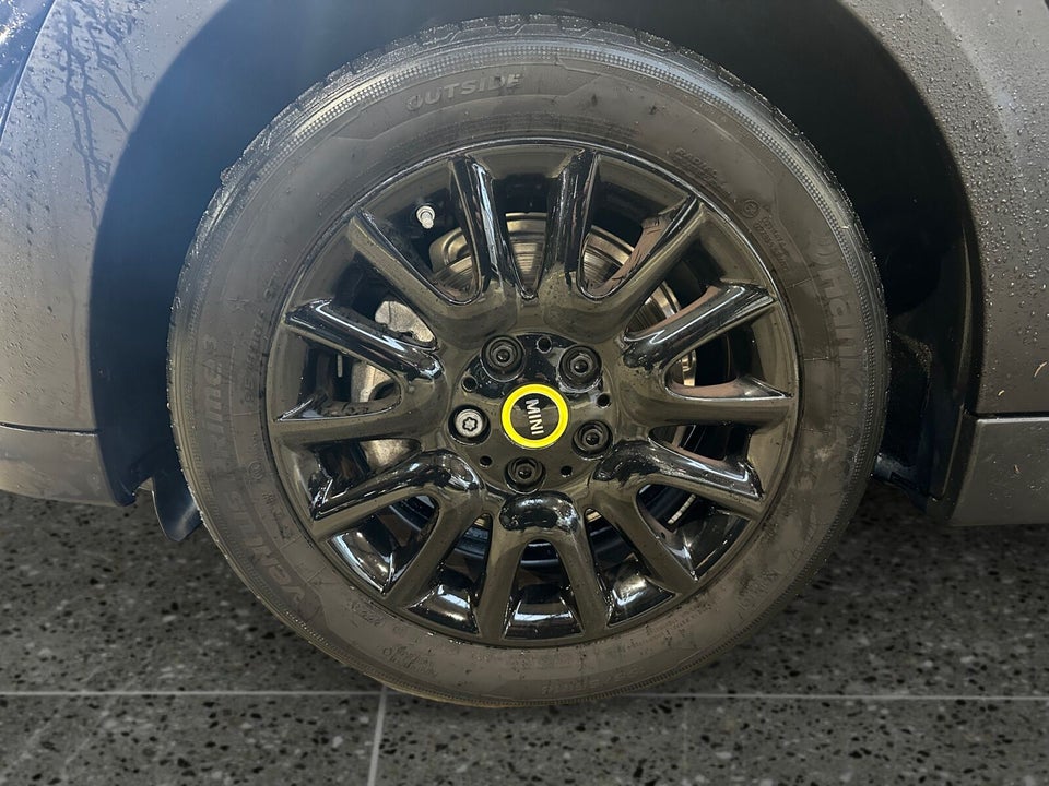 MINI Cooper SE Essential 3d