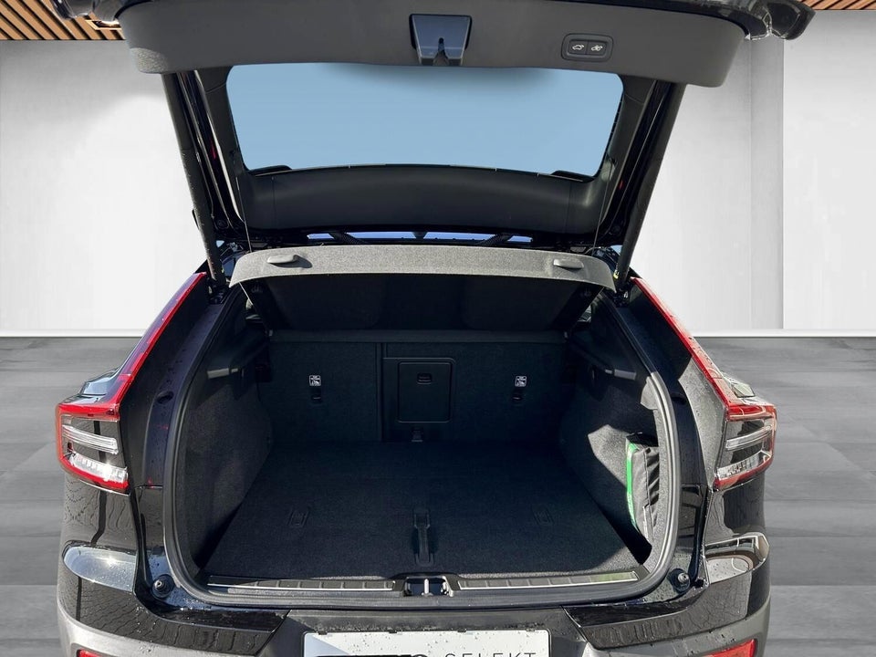 Volvo EC40 Extended Range Black Edition 5d