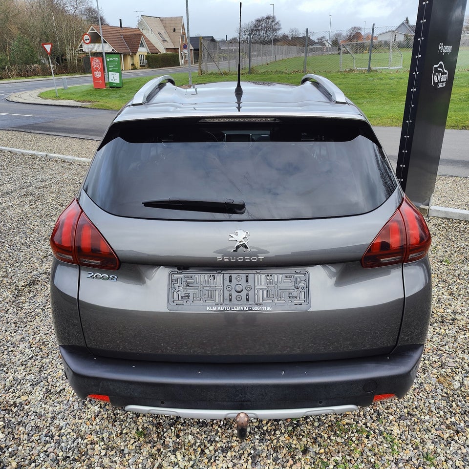 Peugeot 2008 1,6 BlueHDi 100 Selection Sky 5d