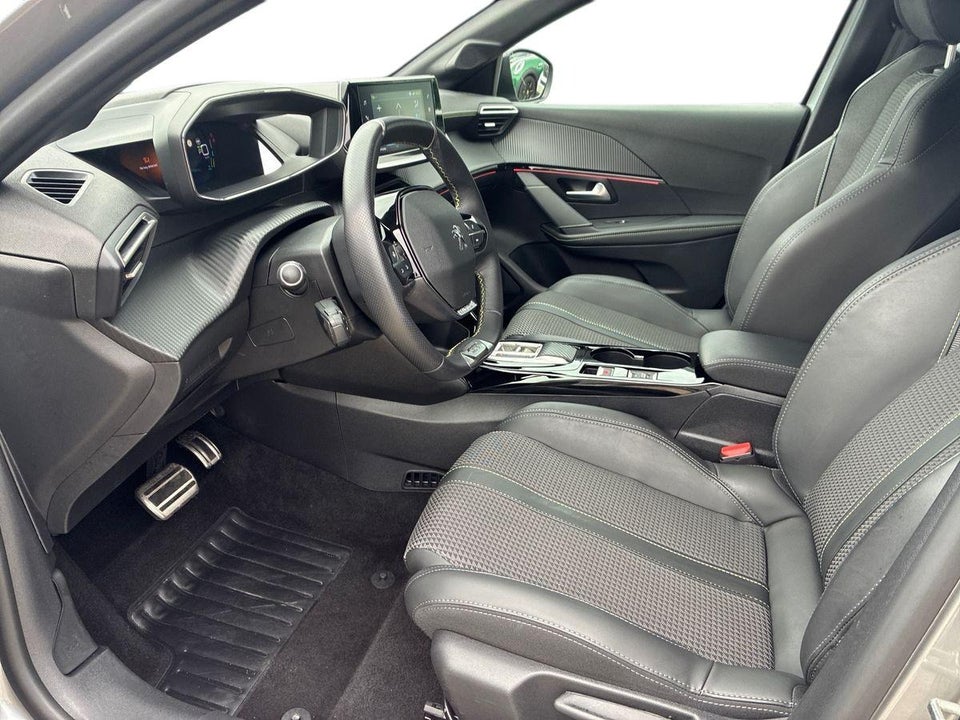 Peugeot e-208 50 GT 5d