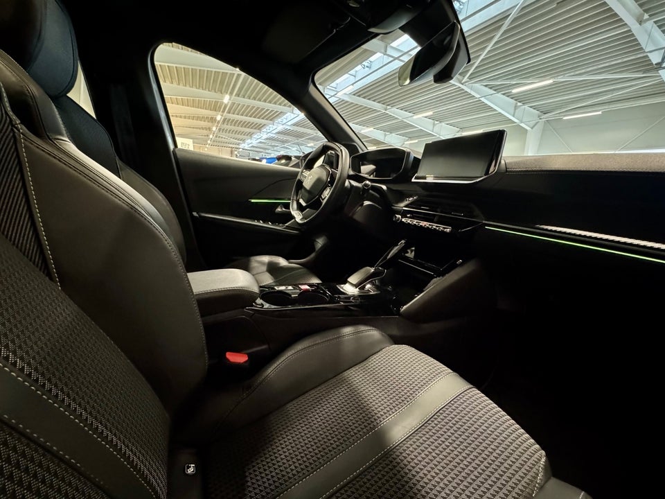 Peugeot e-208 50 GT Pack 5d