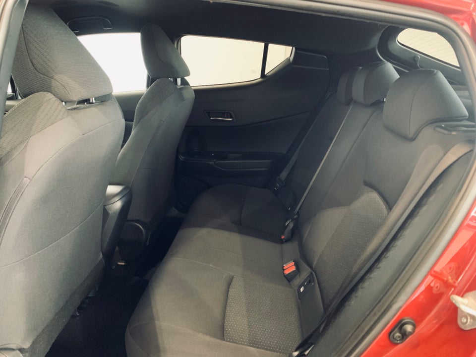 2022 Toyota C-HR: 176 Interior Photos