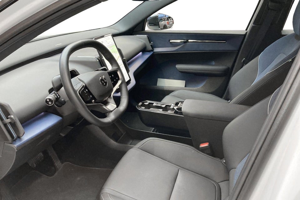 Volvo EX30 Extended Range Plus 5d