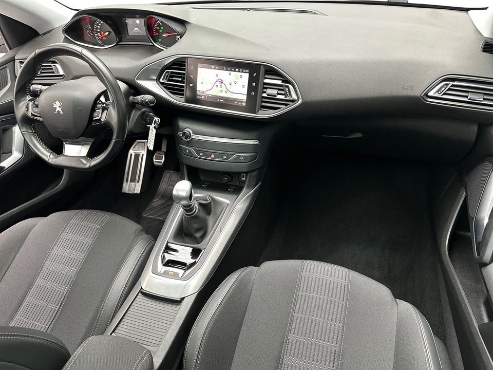 Peugeot 308 1,5 BlueHDi 130 Prestige Sky 5d