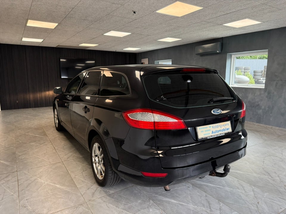 Ford Mondeo 2,0 145 Ambiente stc. 5d