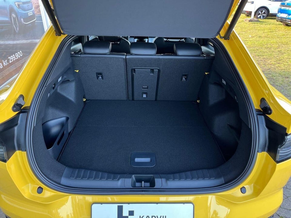 Ford Capri 77 Premium Extended Range 5d