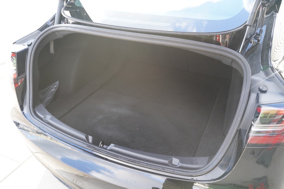 Tesla Model 3 RWD 4d