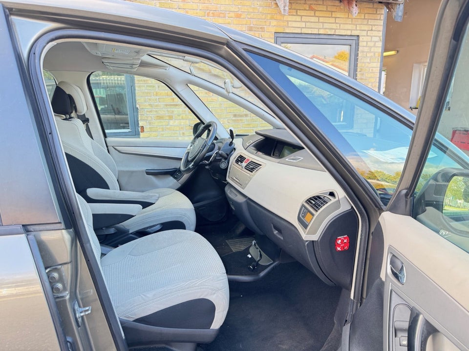 Citroën Grand C4 Picasso 2,0 HDi 138 Exclusive E6G 7prs 5d