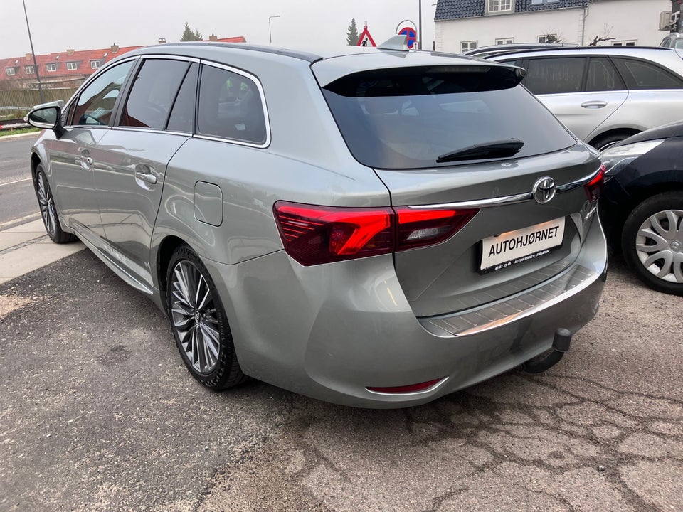 Toyota Avensis 1,8 VVT-i T2 Premium Touring Sports MDS 5d