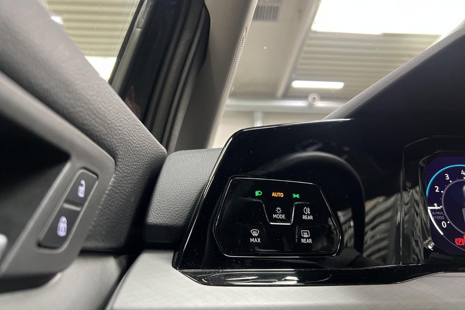 VW Golf VIII 1,5 eTSi 130 Life Variant DSG 5d