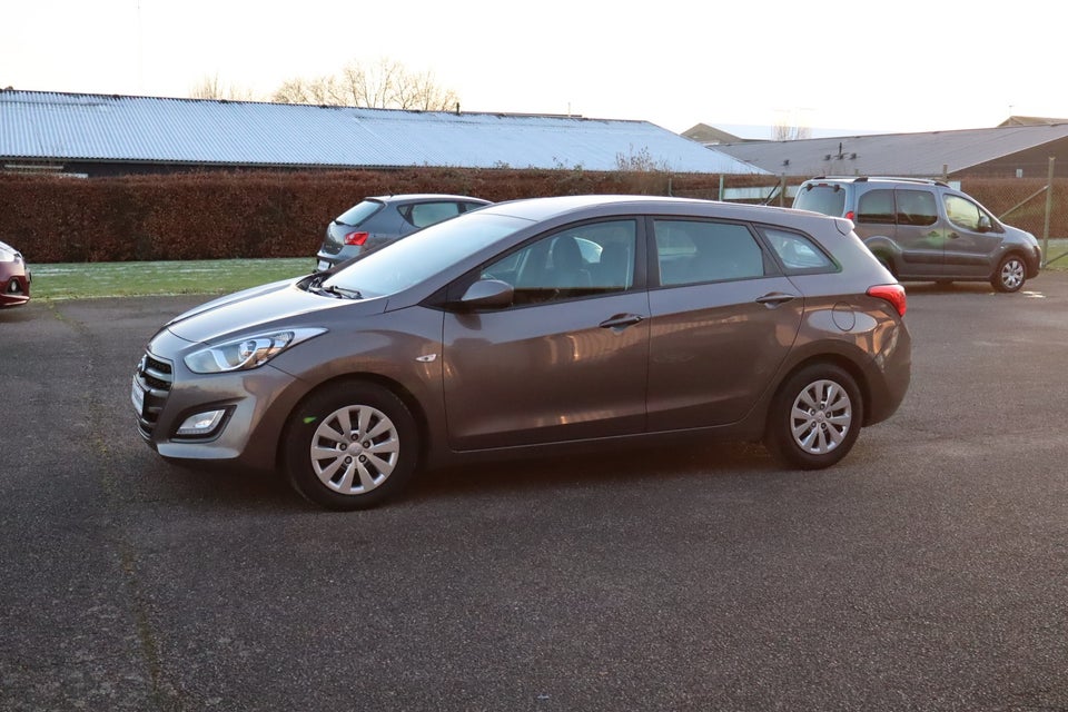 Hyundai i30 1,6 CRDi 110 Style CW Eco 5d